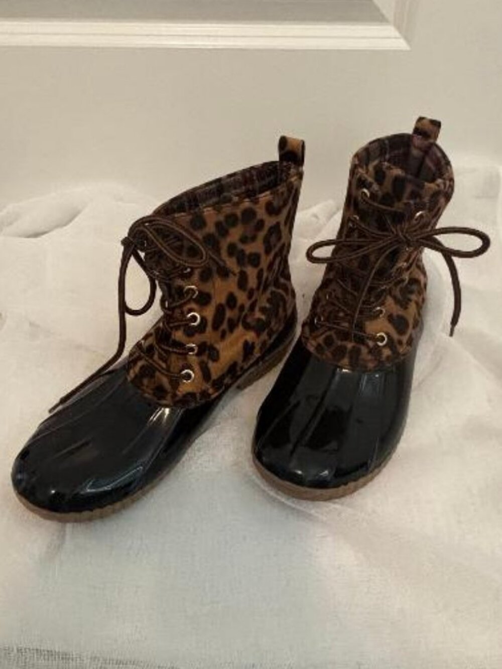 Yoki Women’s Animal Print Duck Rain Boots Black Brown Lined Rubber Soles 10